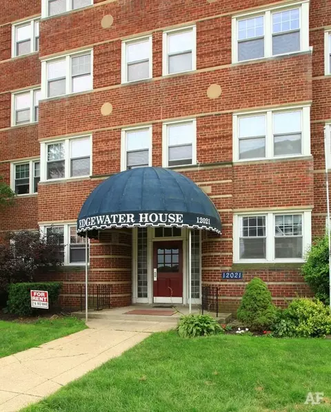 12021 Edgewater Dr, Lakewood, OH 44107