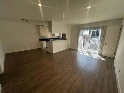 10944 Bluffside Dr, Los Angeles, CA 91604