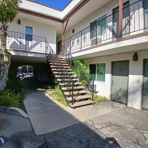 10944 Bluffside Dr, Los Angeles, CA 91604