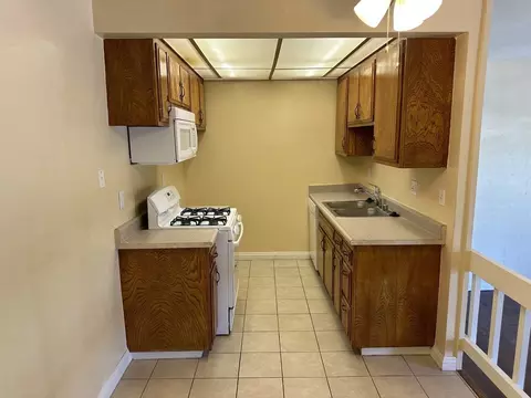 968 W 7th St, Upland, CA 91786