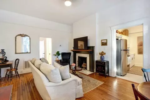 306 E Victory Dr, Savannah, GA 31405