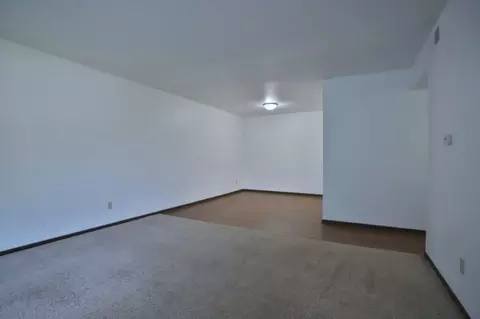 W Crestwood Dr, Peoria, IL 61614
