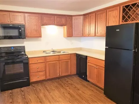 W Crestwood Dr, Peoria, IL 61614