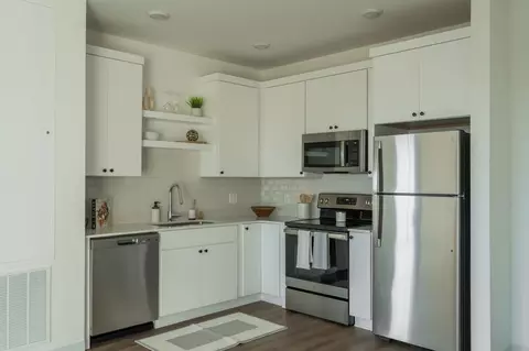 6185 Village View Dr, West Des Moines, IA 50266