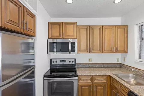 1500 E Kilgore Rd, Kalamazoo, MI 49001
