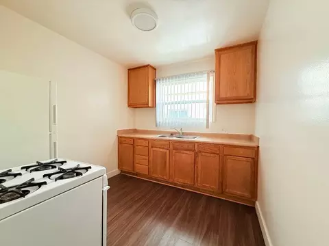 1120 Chestnut Ave, Long Beach, CA 90813 photo 4