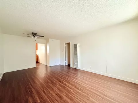 1120 Chestnut Ave, Long Beach, CA 90813 photo 2