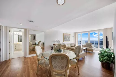 1717 N Bayshore Dr, Miami, FL 33132