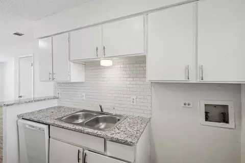 2637 W Randol Mill Rd, Arlington, TX 76012