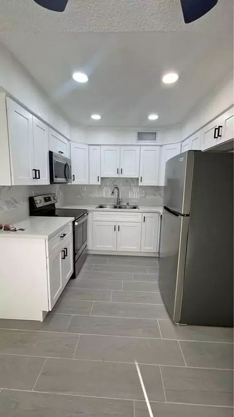 1800 Rexford Dr, Las Vegas, NV 89104