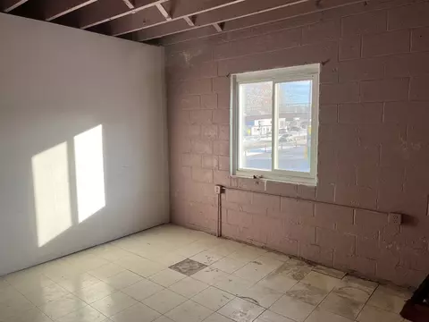 5701 NW Radial Hwy, Omaha, NE 68104