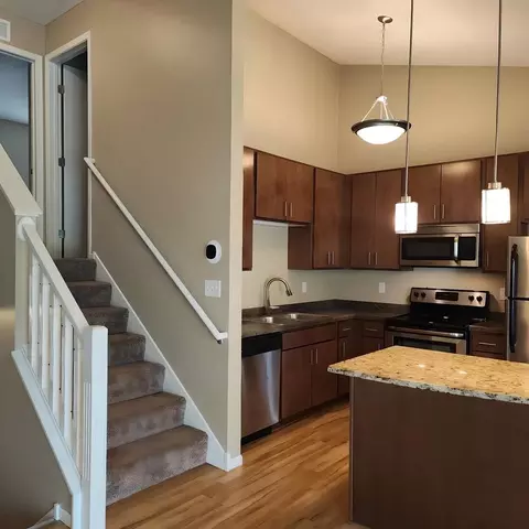 869 Wescott Sq, Eagan, MN 55123 photo 3