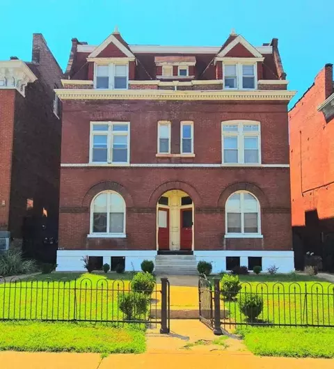 2146 Victor St, Saint Louis, MO 63104
