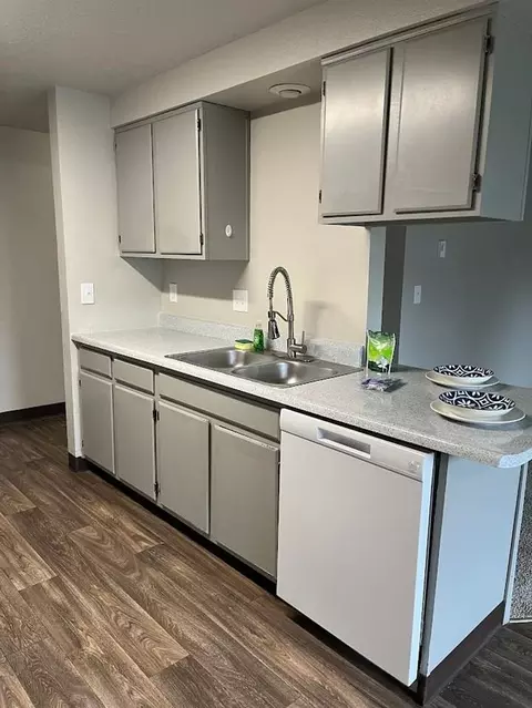 16804 SE Powell Blvd, Portland, OR 97236