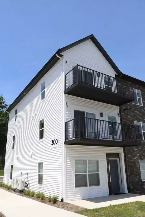 295 Paramount Ln, Holland, MI 49424