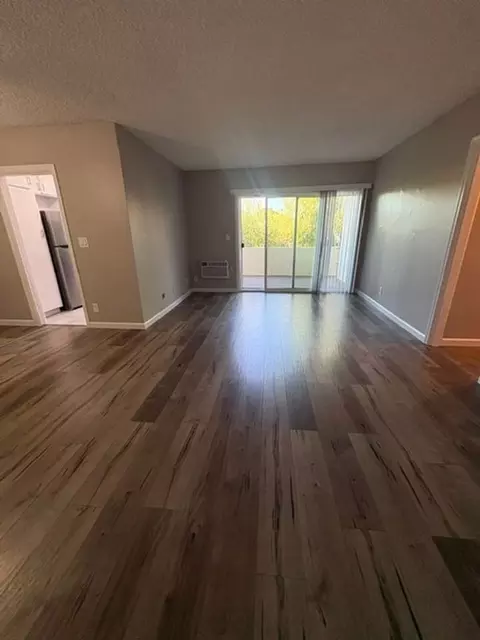 6230 Reseda Blvd, Los Angeles, CA 91335