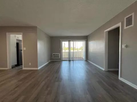 6230 Reseda Blvd, Los Angeles, CA 91335