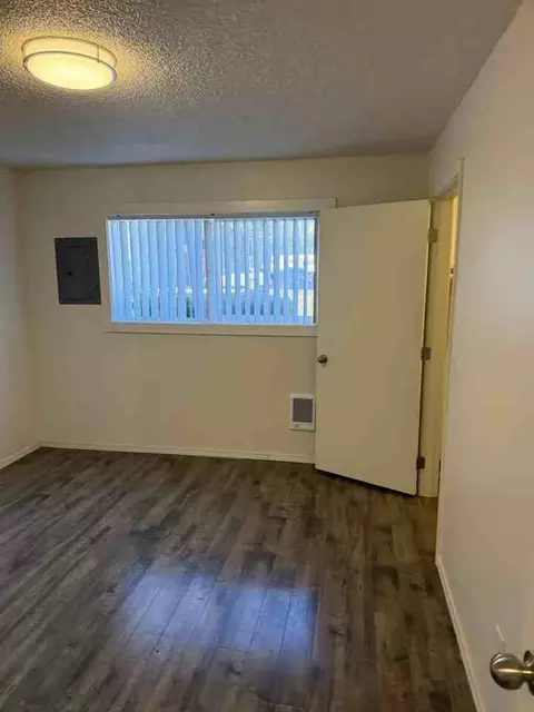 16300 16400 E Burnside St #16300-16300, Portland, OR 97233