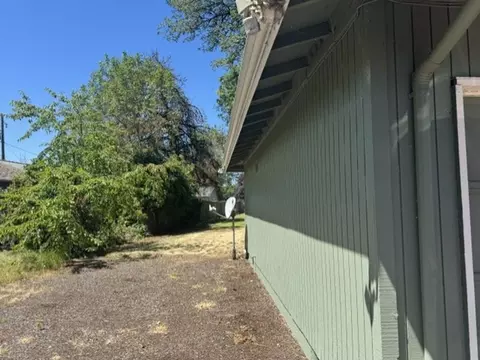 1110 Leigh St, Eugene, OR 97401 photo 9