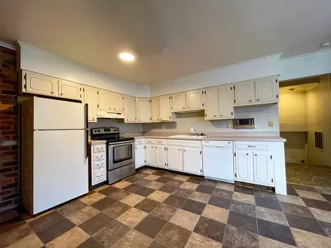 824 W Wayne St, Muncie, IN 47303