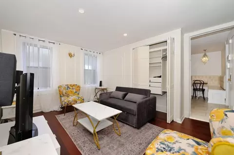 200 E 11th St, New York, NY 10003
