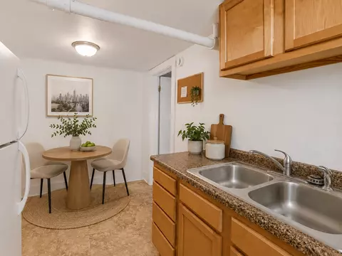 1712 Grand Ave, Saint Paul, MN 55105