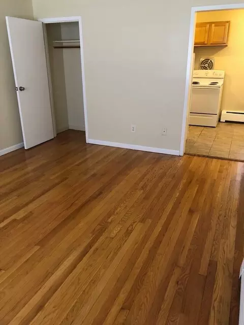 372 Park Rd, West Hartford, CT 06119