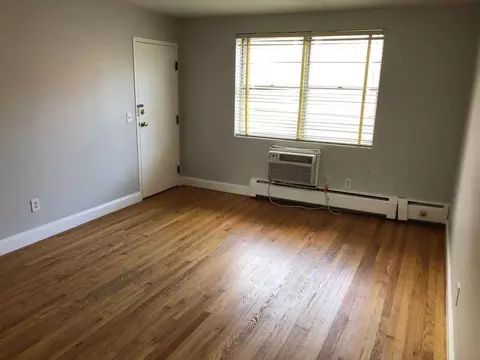 372 Park Rd, West Hartford, CT 06119
