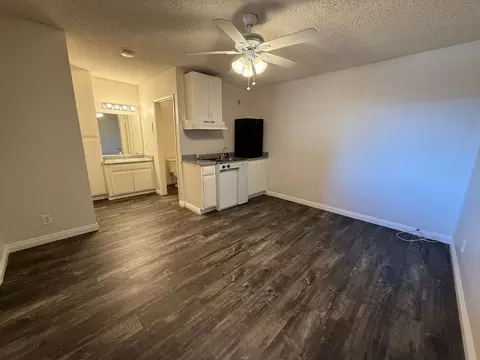 17816 Lassen St, Northridge, CA 91325
