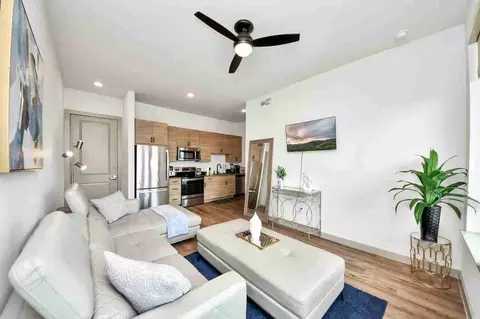 1111 Shepherd Dr, Houston, TX 77007
