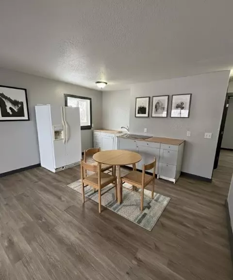 709 W 3rd St, Waterloo, IA 50701