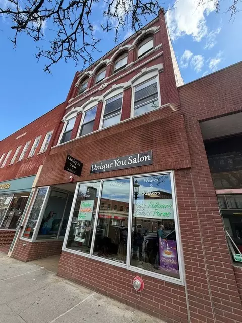 216 Central St, Lowell, MA 01852