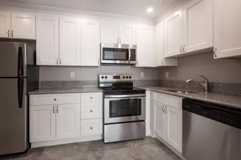 30 Moonachie Rd, Hackensack, NJ 07601
