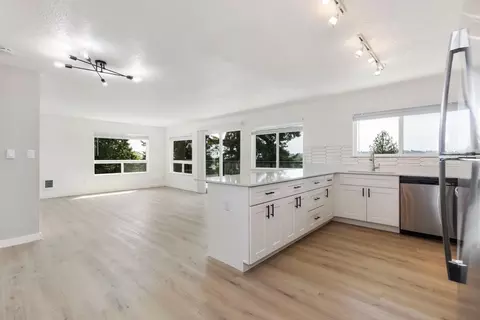 962 Sunset Blvd NE, Renton, WA 98056