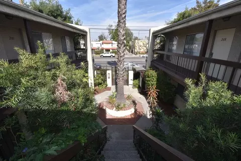 13846 Sherman Way, Los Angeles, CA 91405