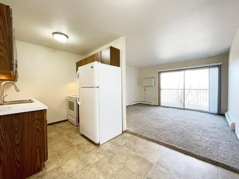 411 8th St SW, Minot, ND 58701
