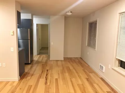 844 NE 69th St, Seattle, WA 98115