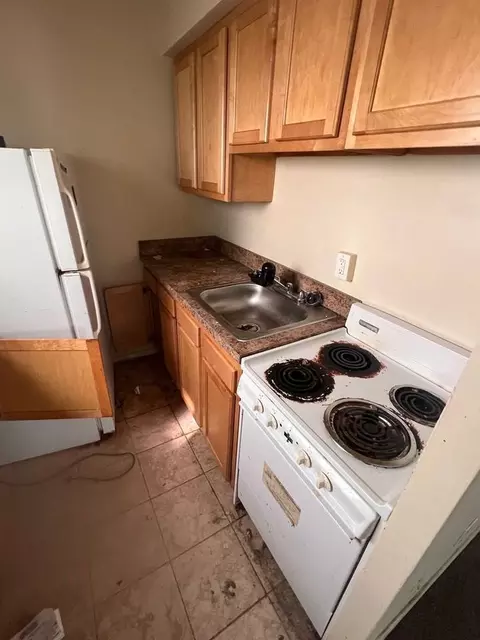 17740 Lake Shore Blvd, Cleveland, OH 44119