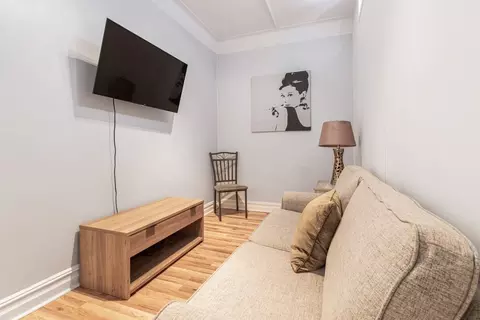 200 E 11th St, New York, NY 10003