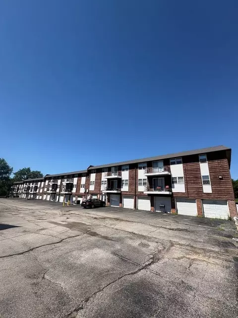 7217 N University St, Peoria, IL 61614