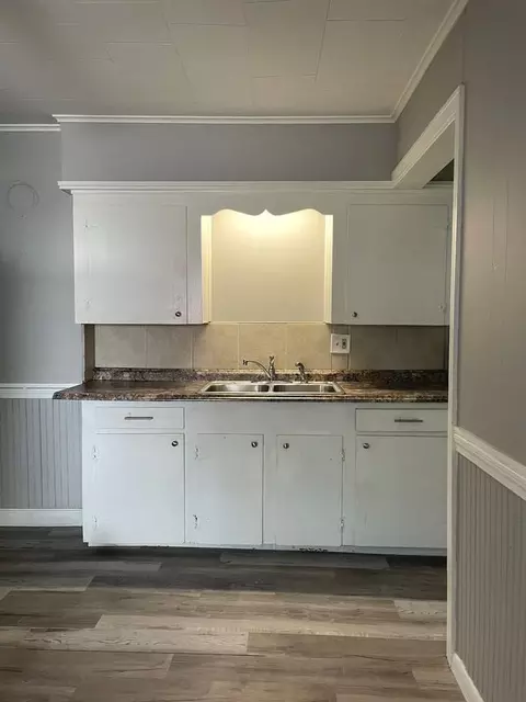 17 Cedar St, South Barre, MA 01074