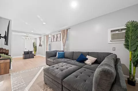 E 31st St, Bayonne, NJ 07002