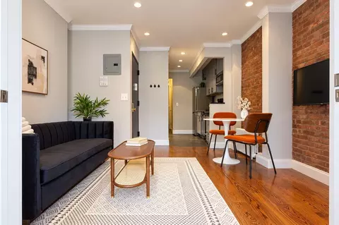 200 E 11th St, New York, NY 10003