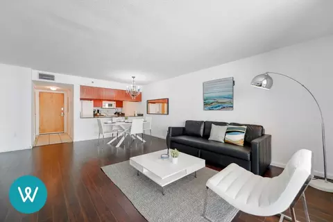 Brickell Bay Dr, Miami, FL 33131
