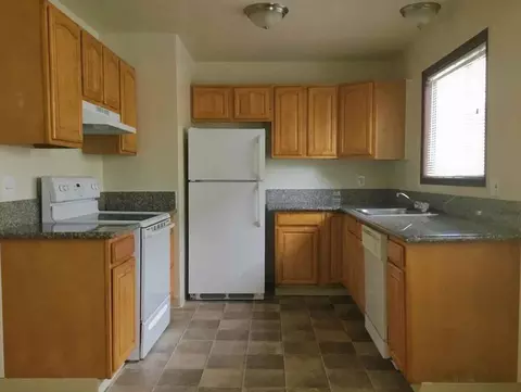 912 NE 91st924 Ne 91st, Maywood Park, OR 97220