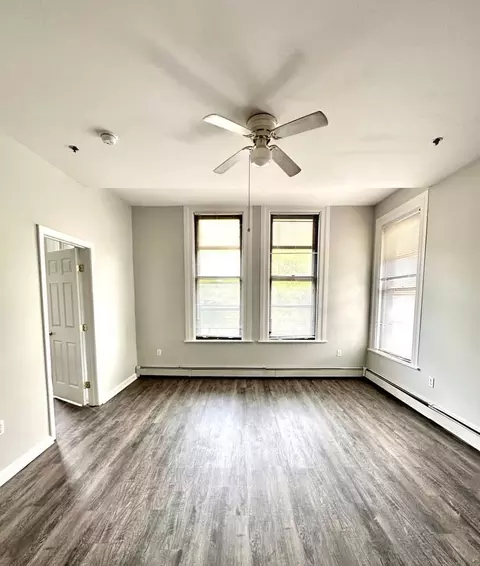 60 Franklin St, Worcester, MA 01608