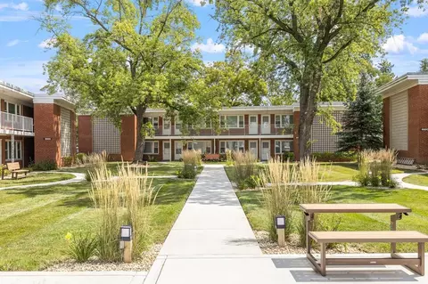 900 Crescent St # B, Wheaton, IL 60187