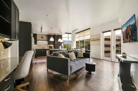 Bowen St, Dallas, TX 75204