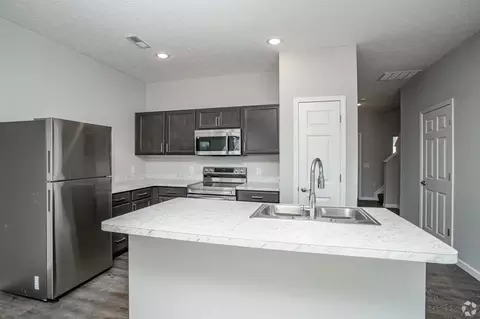 11 Woodford Way, Pataskala, OH 43062