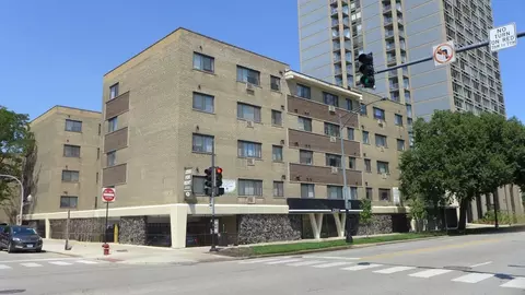 5300 N Sheridan Rd, Chicago, IL 60640